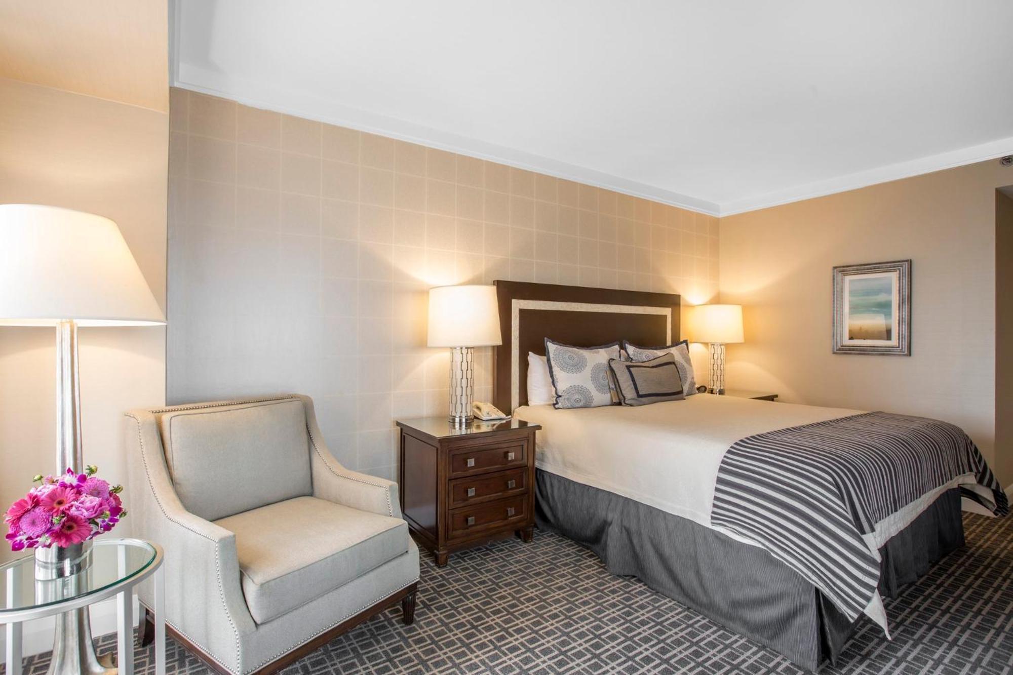 Premier View Room 1 King Bed