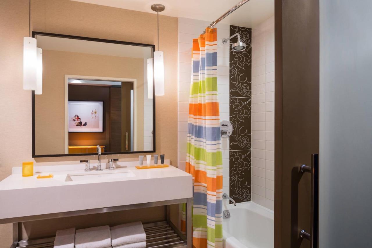 Deluxe Queen Room Two Queen Beds City View Adapted Tub Mobility Accessible,1400183219:JPEG
