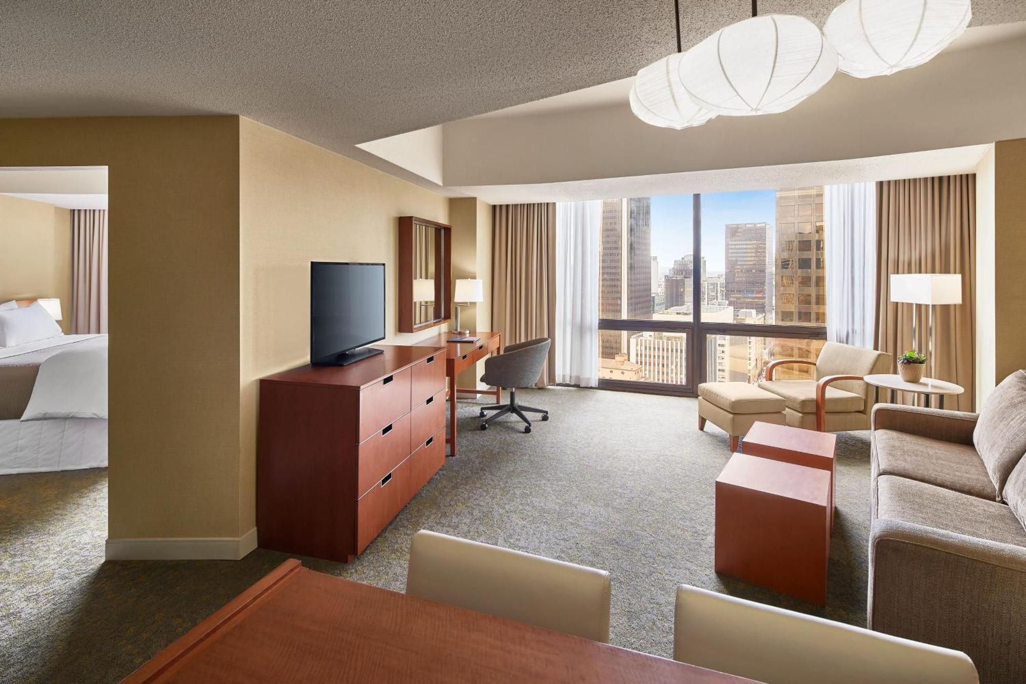 Redondo Suite 1 Bedroom Suite 1 King Sofa bed City view
