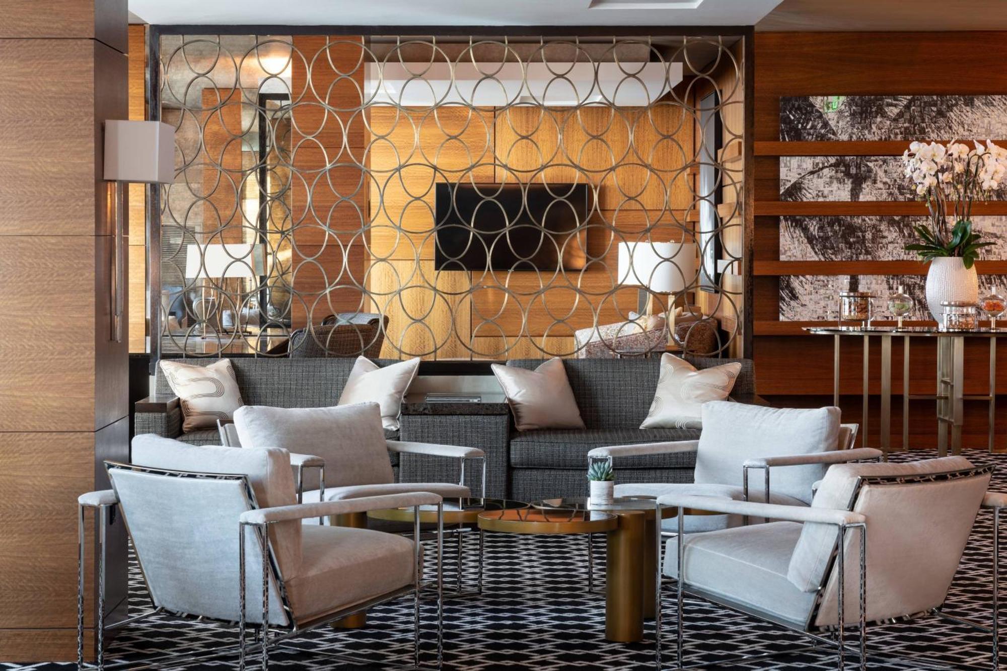 Junior Suite 2 Queen City View Club Lounge Access