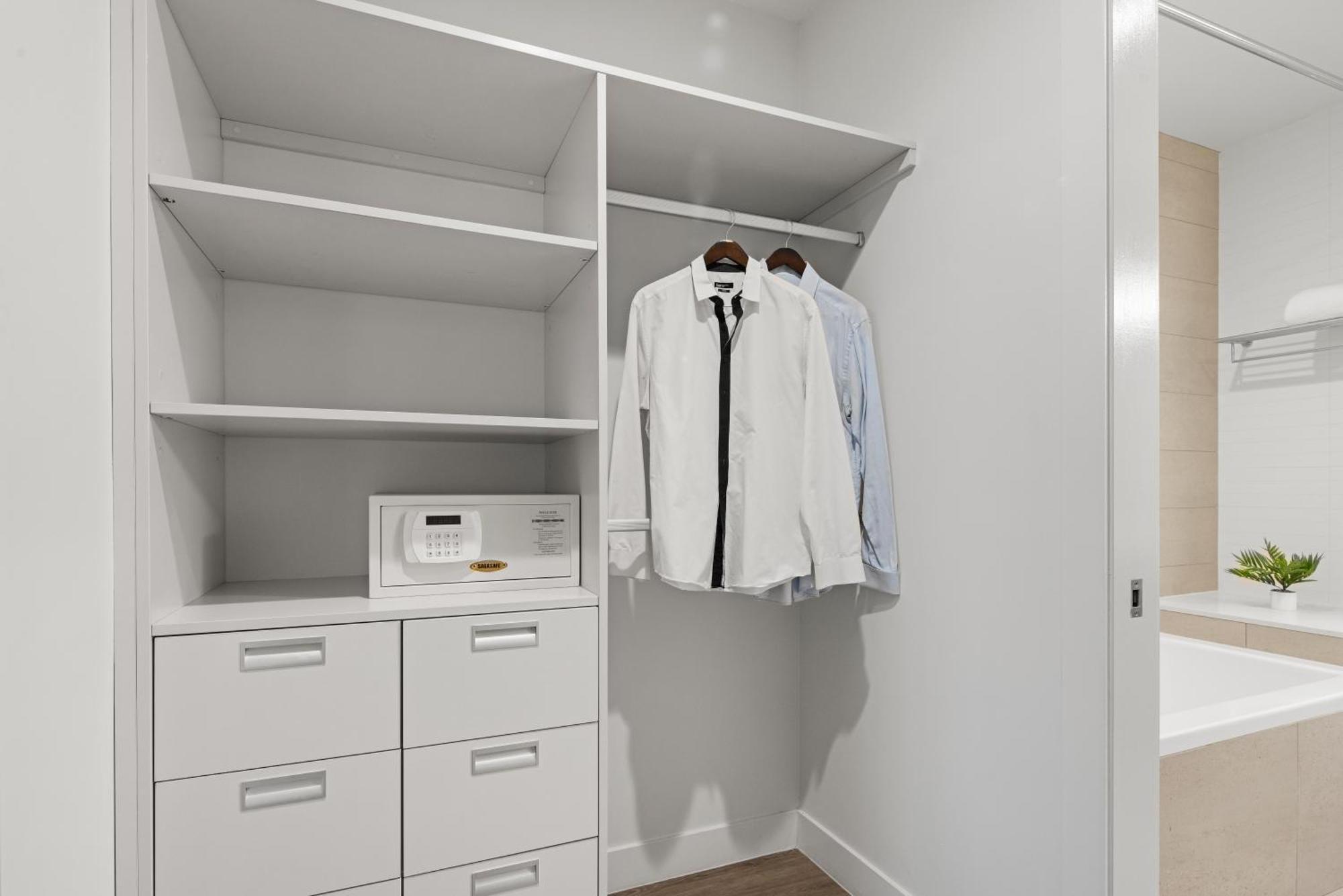 One Bedroom Suite & Office