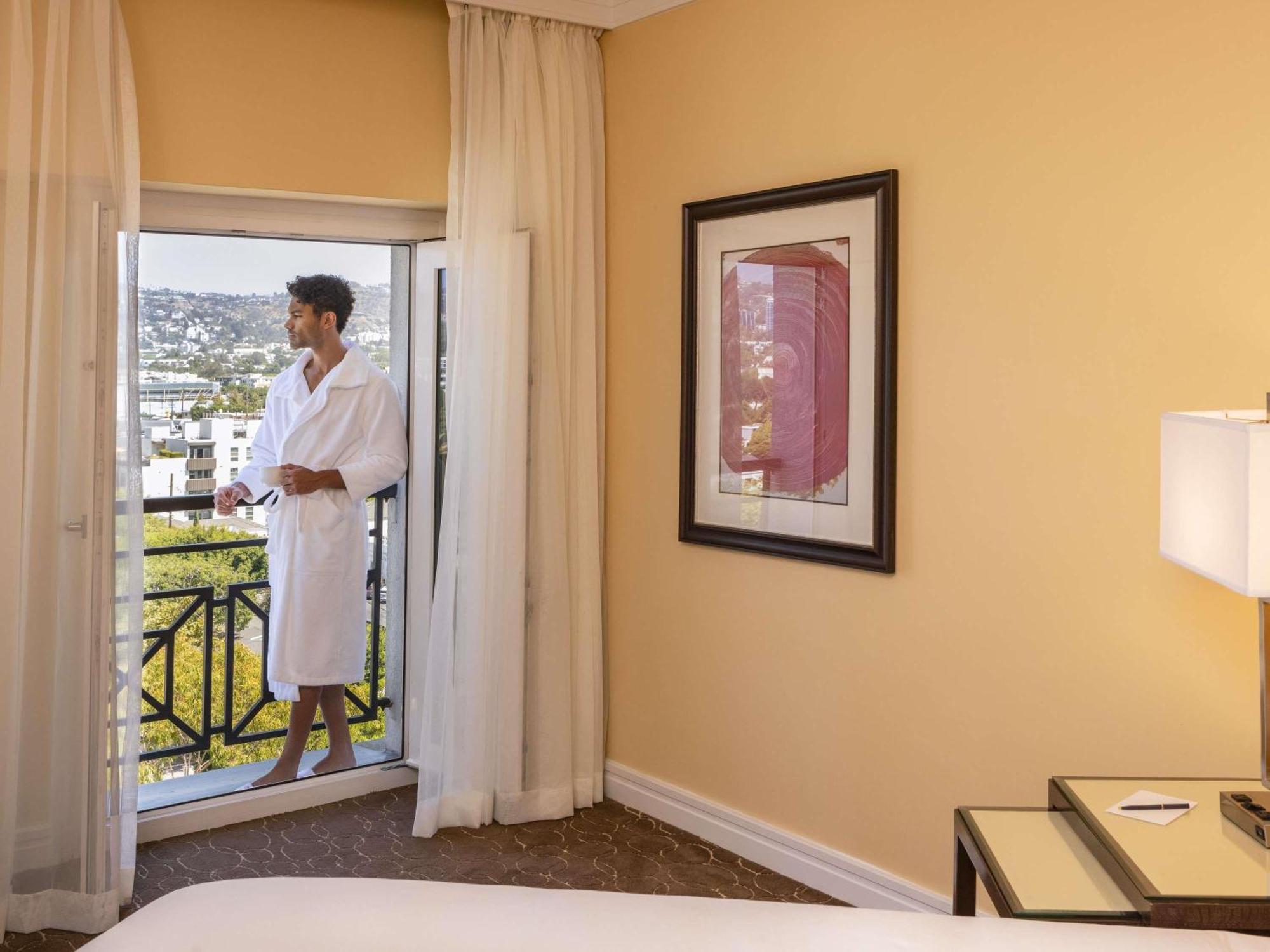 Hollywood Hill View Luxury Room 1 king-size bed